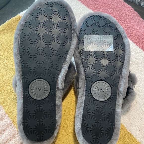 Fluffy UGG Sandals - Picture 6 of 8